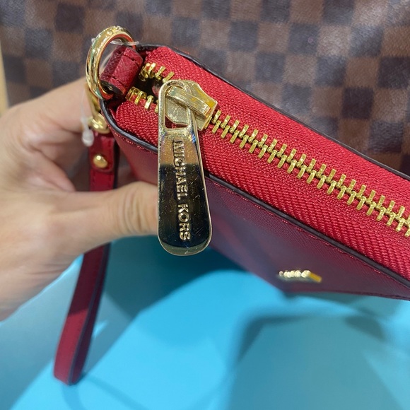 BRAND NEW AUTHENTIC MICHAEL KORS ZIPPY WALLET 😍❤️ - Picture 11 of 16